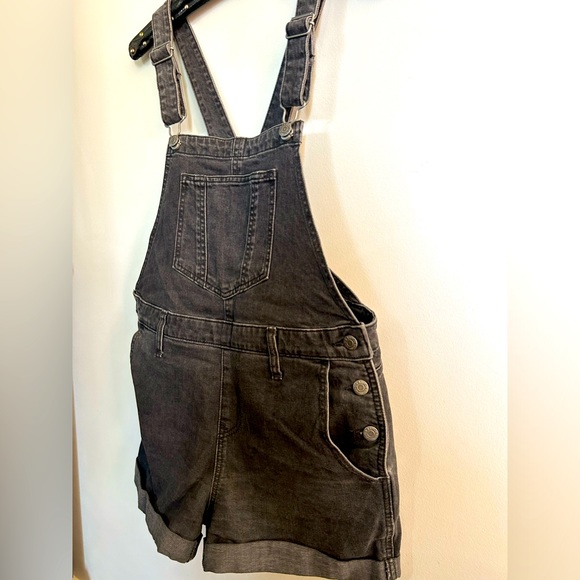 Old Navy black wash overall shorts! ✌️ - Picture 2 of 3